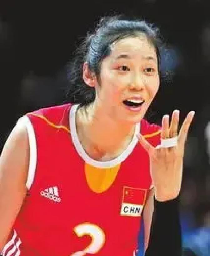 定海神针打服亚平宁！朱婷用无解表现宣告：什么叫世界顶级主攻。别再提什么手腕伤