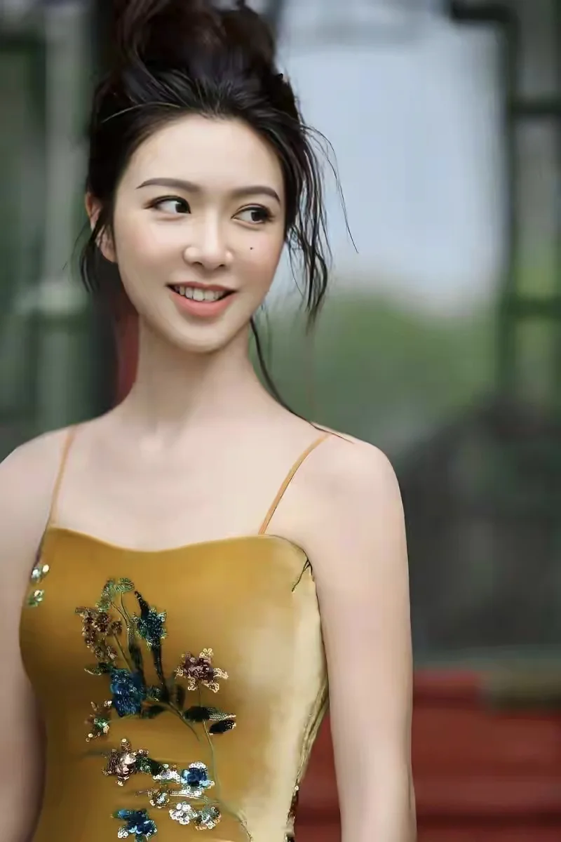 薛凯琪眼中是有钩子的…