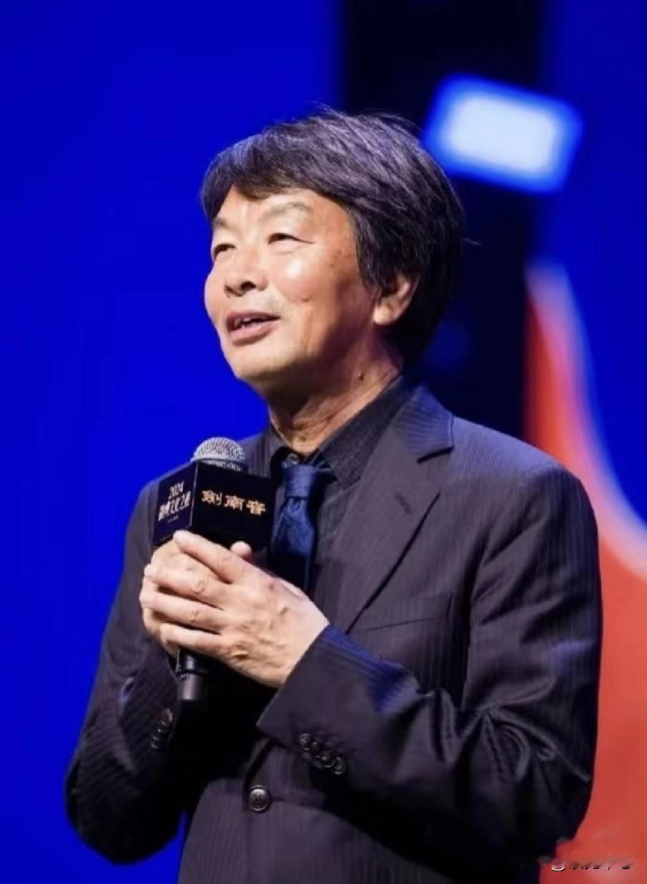 刘震云曾对女儿说过一番话，撕开婚恋里最现实的真相，字字通透，引人深思：“女人必