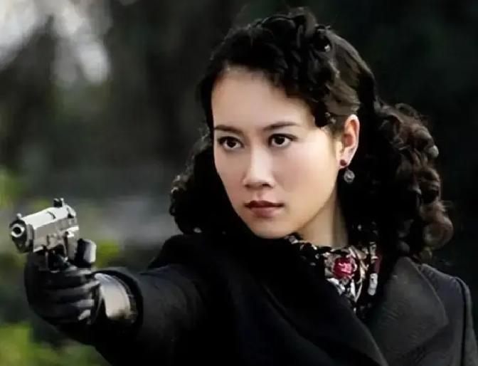 38集谍战今晚开播，错过等一年1949年上海刚解放，旧警察林少白第一天上班