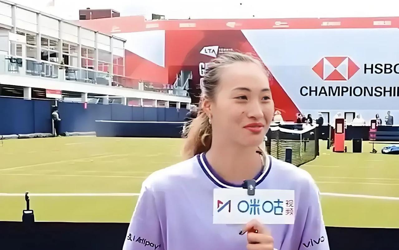 郑钦文说网球是圆的，赛场见真章北京时间6月16日晚，WTA草地赛季柏林站拉开帷