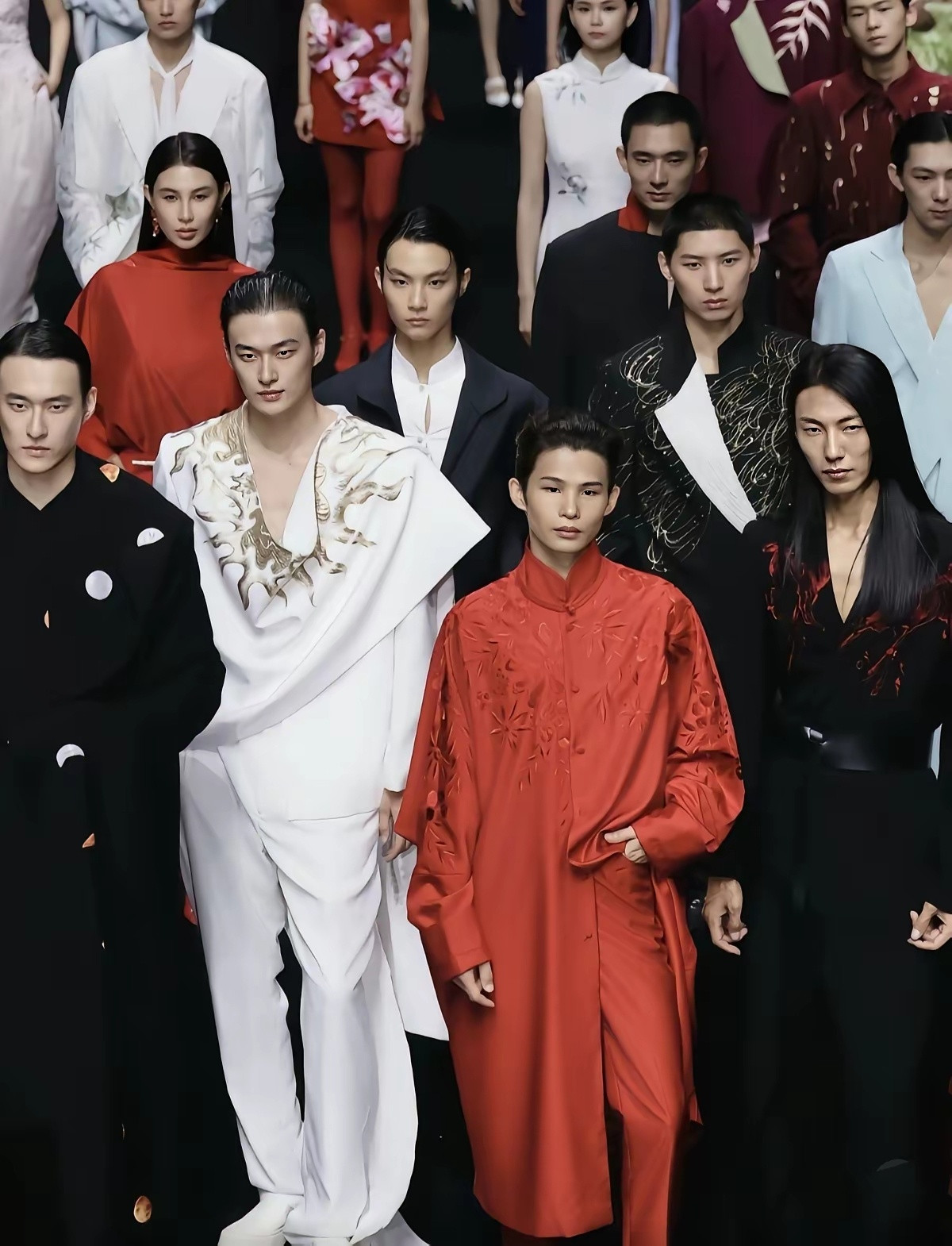 为什么现在的男模特看起来比女模特还阴柔了？