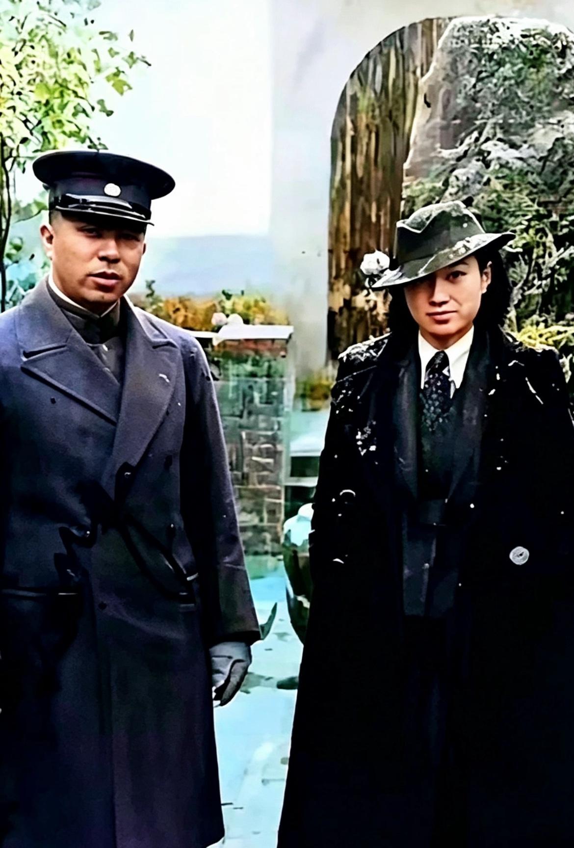 1935年，少帅与赵四的一张合影，“赵四风流”果然不是浪得虚名