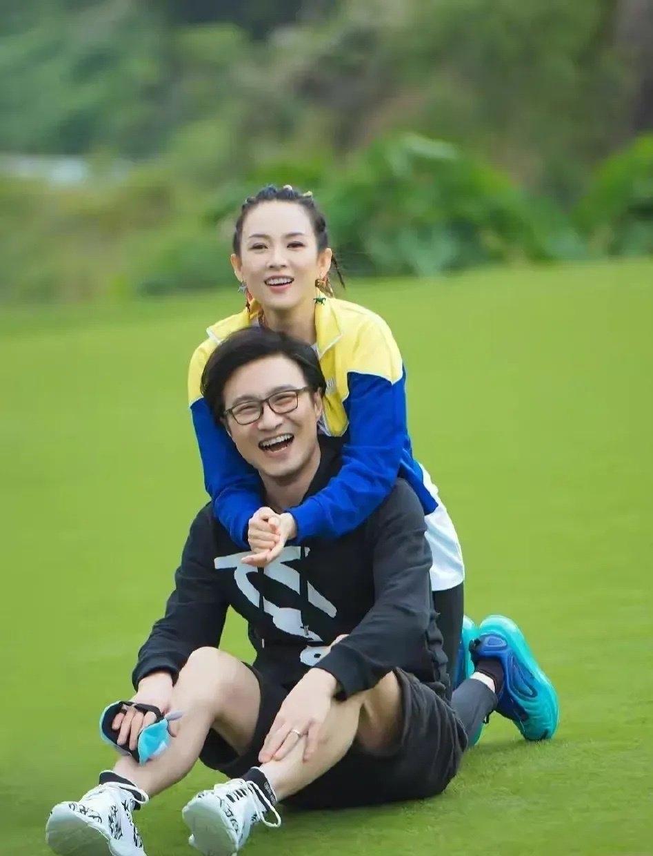说到底，章子怡在汪峰眼里只是一个一定要拿到手的“猎物”！汪峰不仅懂唱情歌还会搞
