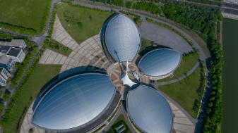 这不是什么985名校，而是坐落在上海临港新片区的上海海事大学。很多家长和考生