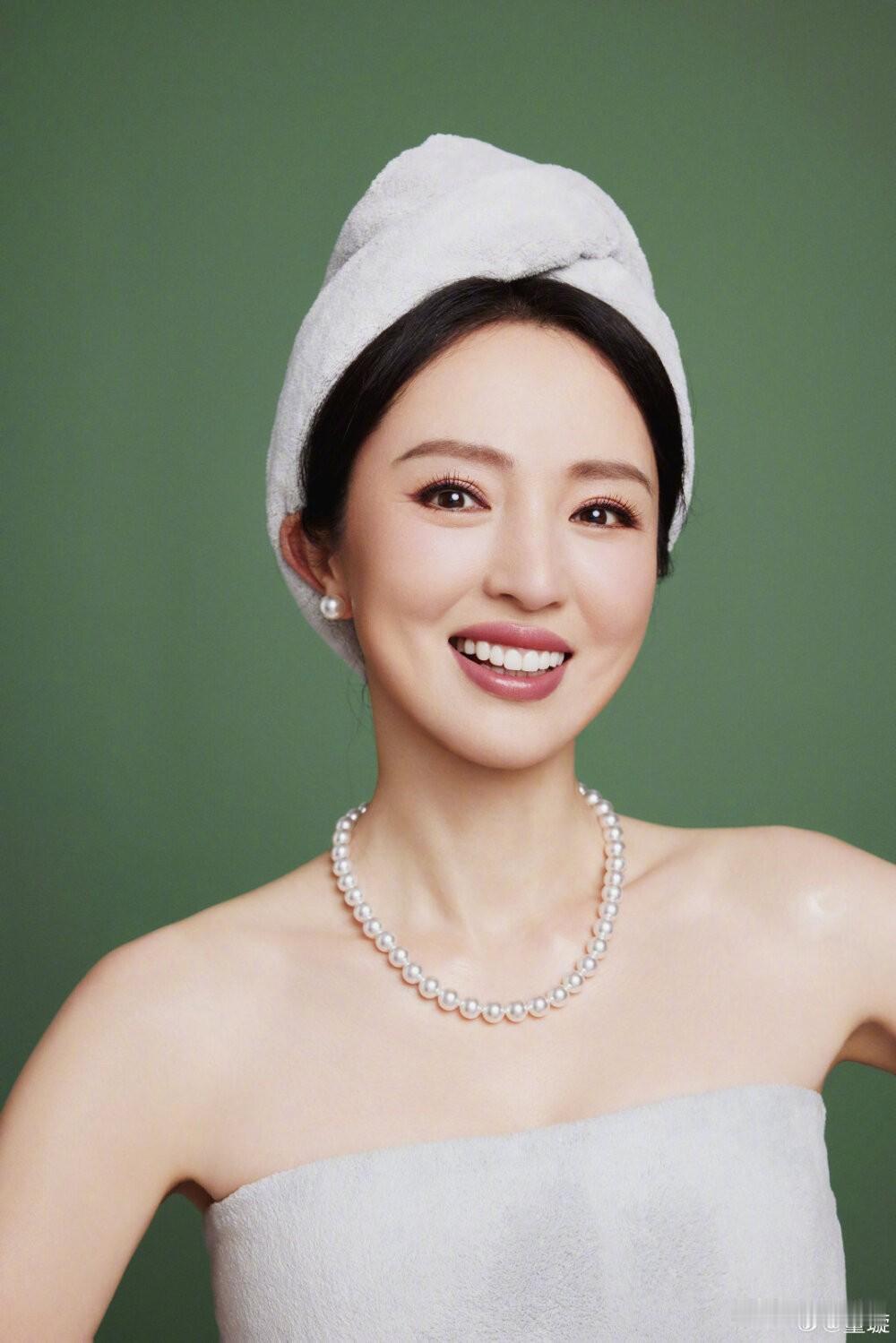 《不期而遇的生活》，嘴上说着“讲现实”，可拍出来的事不可思议。就说里头那房子的事