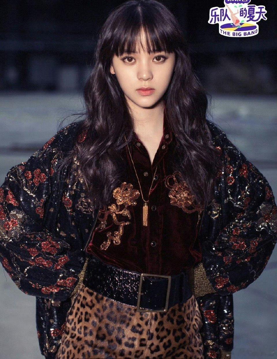 欧阳娜娜不语只是一味参加音综欧阳娜娜音综连轴转，华流季期待拉满不语只搞事业的娜