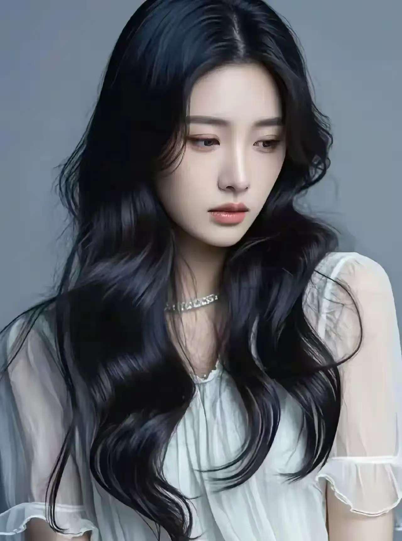 黑发美人，温柔似水，优雅动人。🌸🍒❤️