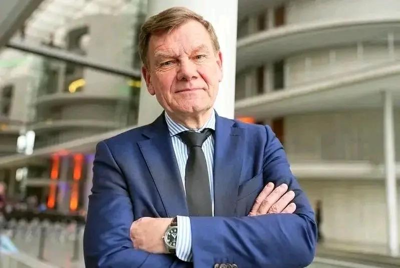 德国要变天了！虽然有60%的德国民众反对大幅增加军费，可是由基民盟/基社盟主导