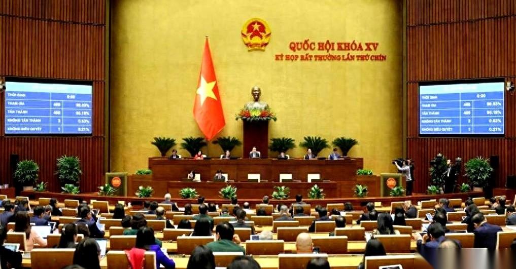 隔壁越南这次是真急眼了。砸下几百亿疯狂扩建港口、修铁路、搞特区，摆出了一副要死
