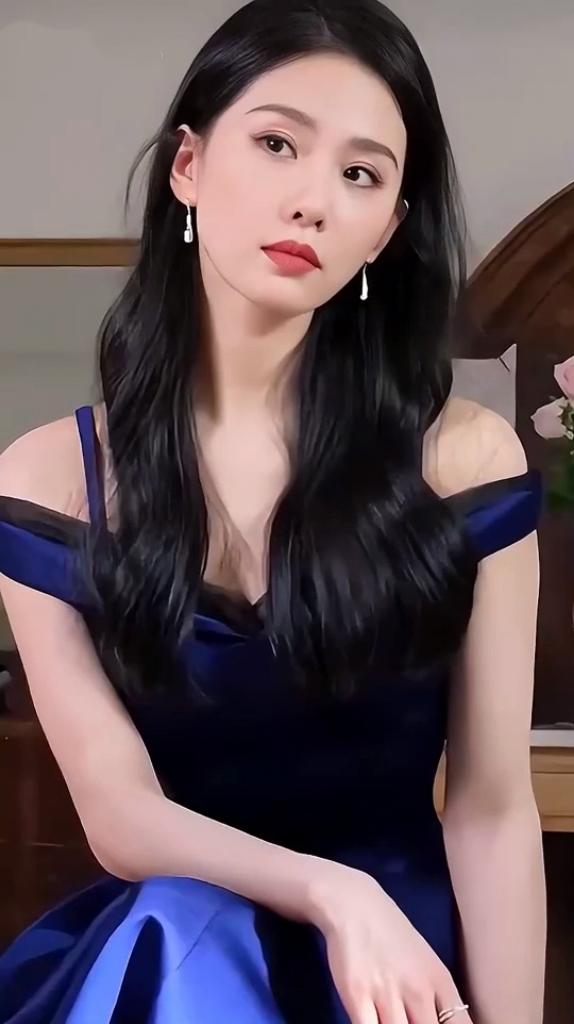 刘诗诗蓝色长裙尽展身姿曲线美艳动人[赞][赞]娱乐好身材性感女
