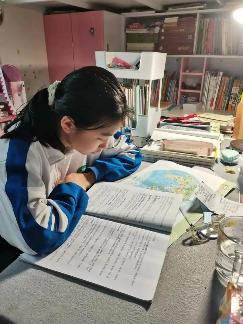 初中学生务必要戒掉的12个习惯1. 拖延拖沓：把作业、复习不断往后搁置，临近