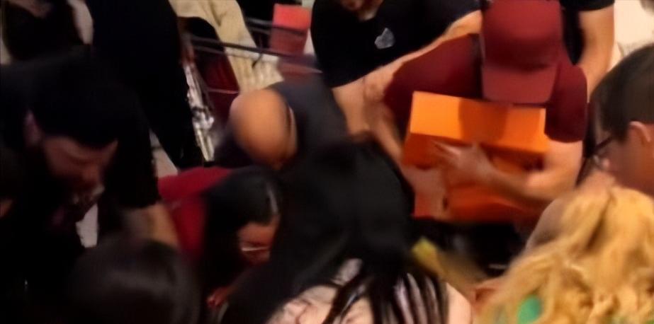 万万没想到！大批美国人突然涌入中国？打着代购的“幌子”，其实目的不纯。2025