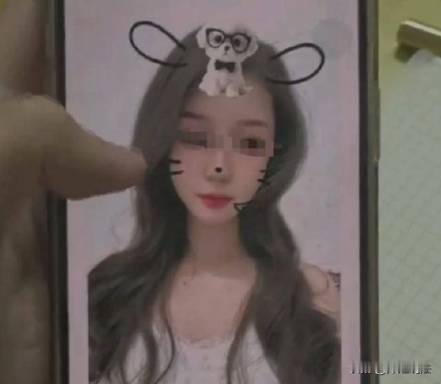 广西，一男子的妻子肤白貌美，还有非常不错的工作，男子却跟自己的女同事好上了，有了