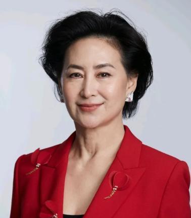 香港回归时，上海GDP仅为香港的六分之一。当时香港作为亚洲金融中心的地位似乎无可