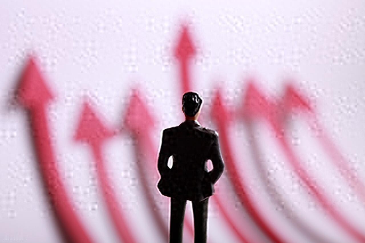 明天A股最危险的坑，不是指数先低一点，而是藏在冲高那一下。大家不要一看到熟悉的强