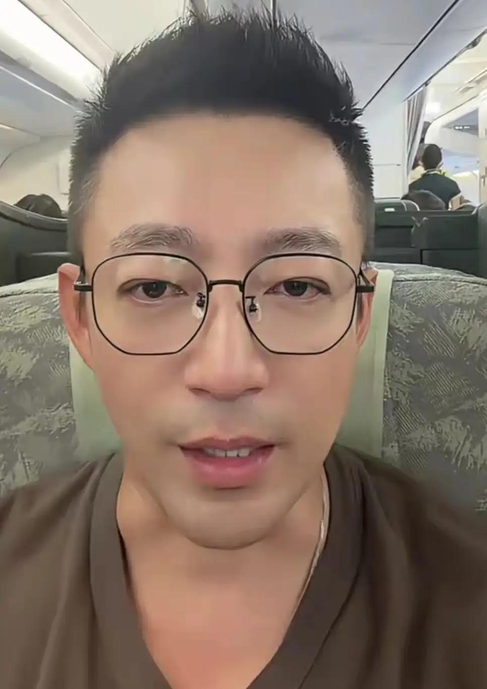 小菲当爸爸当得真好。小玥儿和小箖箖从加拿大夏令营回湾湾后，小菲陪了孩子们两天。