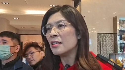 新年之际郑丽文的反向操作说明了什么？说白了，马年新年之际，别人都忙着送春联、