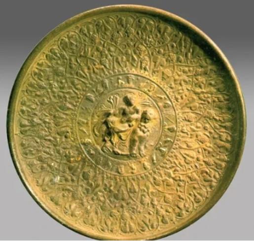 1988年，甘肃靖远一男子梦到月亮掉到自家老屋子，“轰隆”一下把屋顶砸出个洞，第