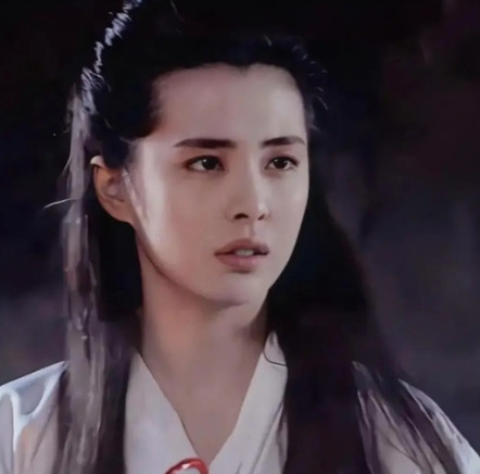1987年，《倩女幽魂》准备开拍，王祖贤多次请求出演聂小倩，却都被导演徐克拒绝了