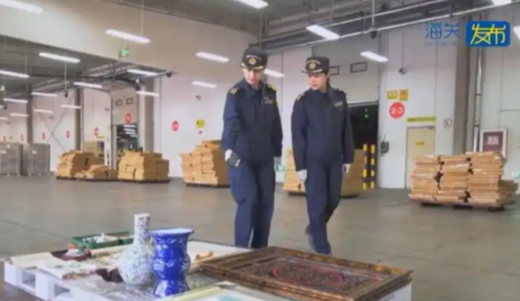 “家贼难防啊！”，5月，天津一家出口企业玩了一把“偷天换日”，申报出口的普通椅子