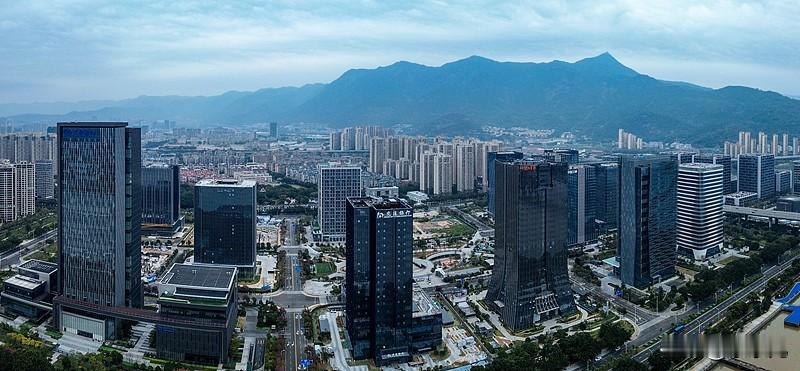 福州楼市：福州楼市调整8年，鼓楼从2.5万跌到2.4万，台江1.9万到1.8万