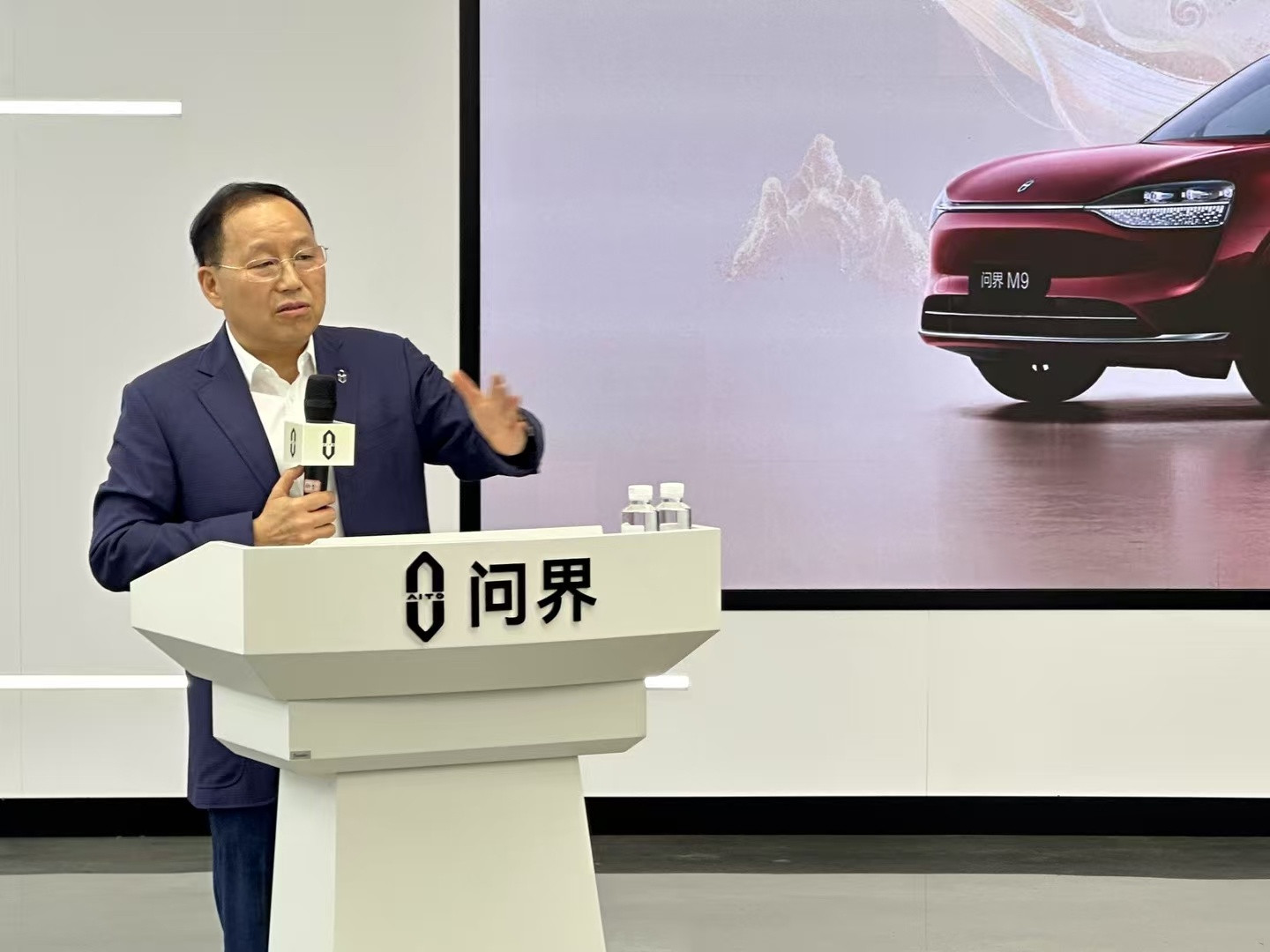 问界M9，中国神车的奇迹案例。上市17个月，华为问界M9交付突破20万辆。47.