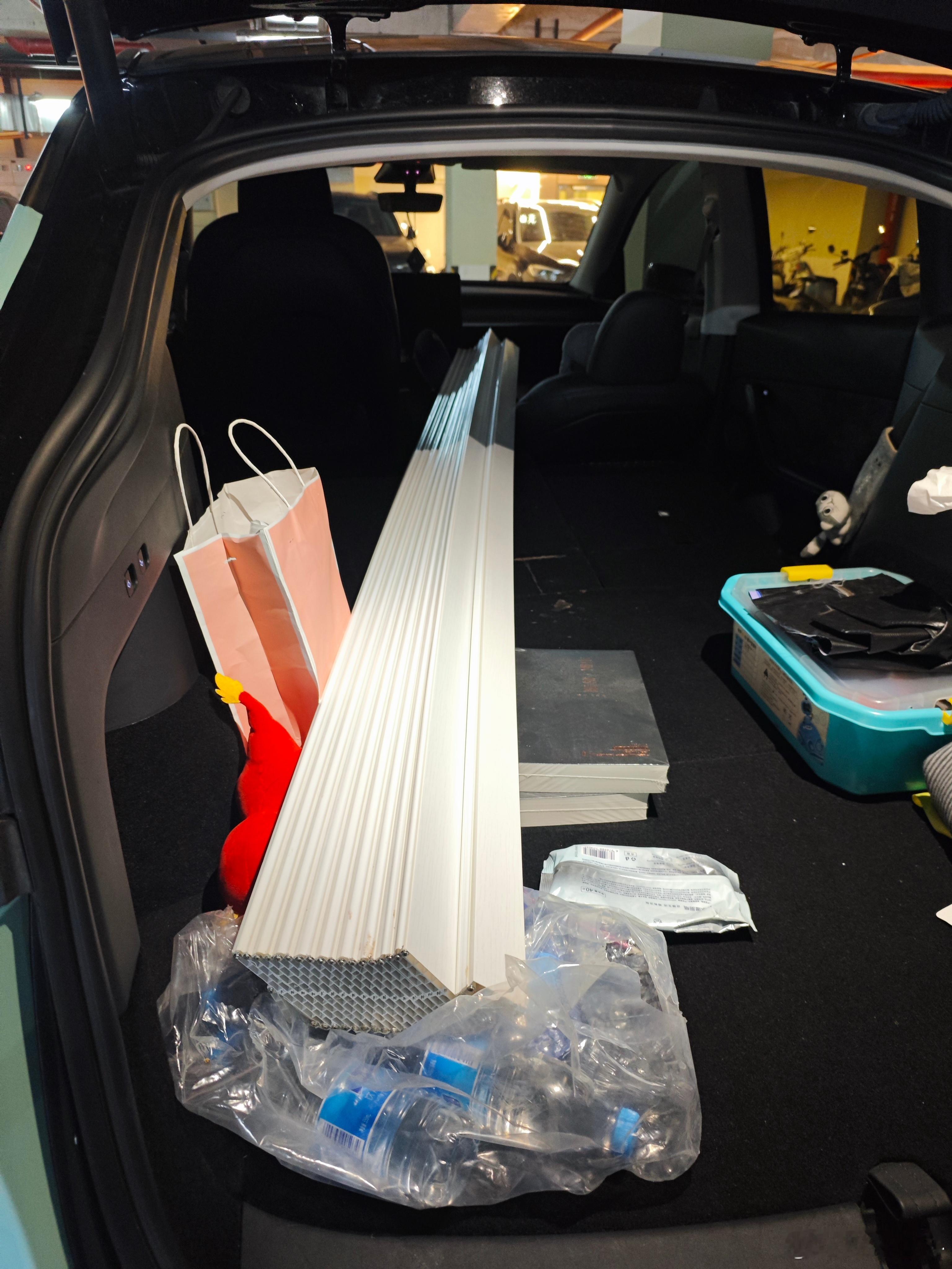 特斯拉ModelY拉个2.6米的东西也是可以的