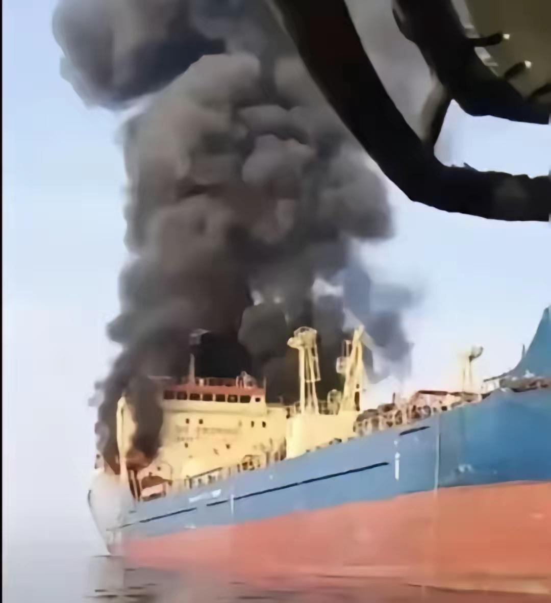 上周聚会，一位从能源系统退下来的老工程师喝了口茶，摇头笑笑：“中东那边一打起来，