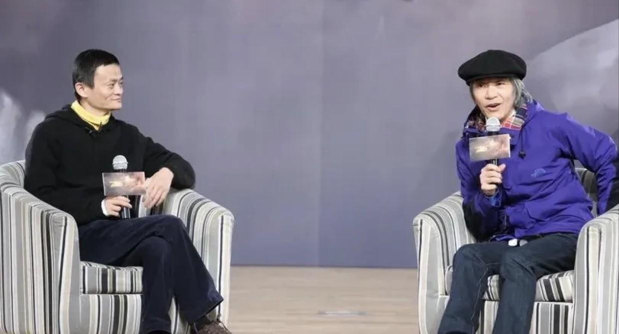 一次，马云问周星驰：“我一天能赚191亿，你呢？”周星驰听到这话一愣，接着幽默开