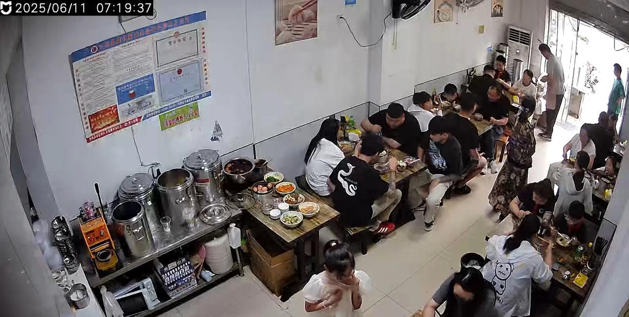今天的成绩出来啦！6月11号店内早餐营业额2177。来了好几笔大单，如果没有这几