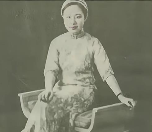 19岁的杨蕴如嫁给了文质彬彬的孙家大少爷，三天就闹着要离婚，母亲以为女儿受了委屈