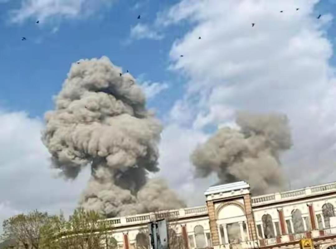 中东这盘棋，现在下得是越来越邪乎了。以色列这边刚把十万大军摆上棋盘，伊朗那边就亮