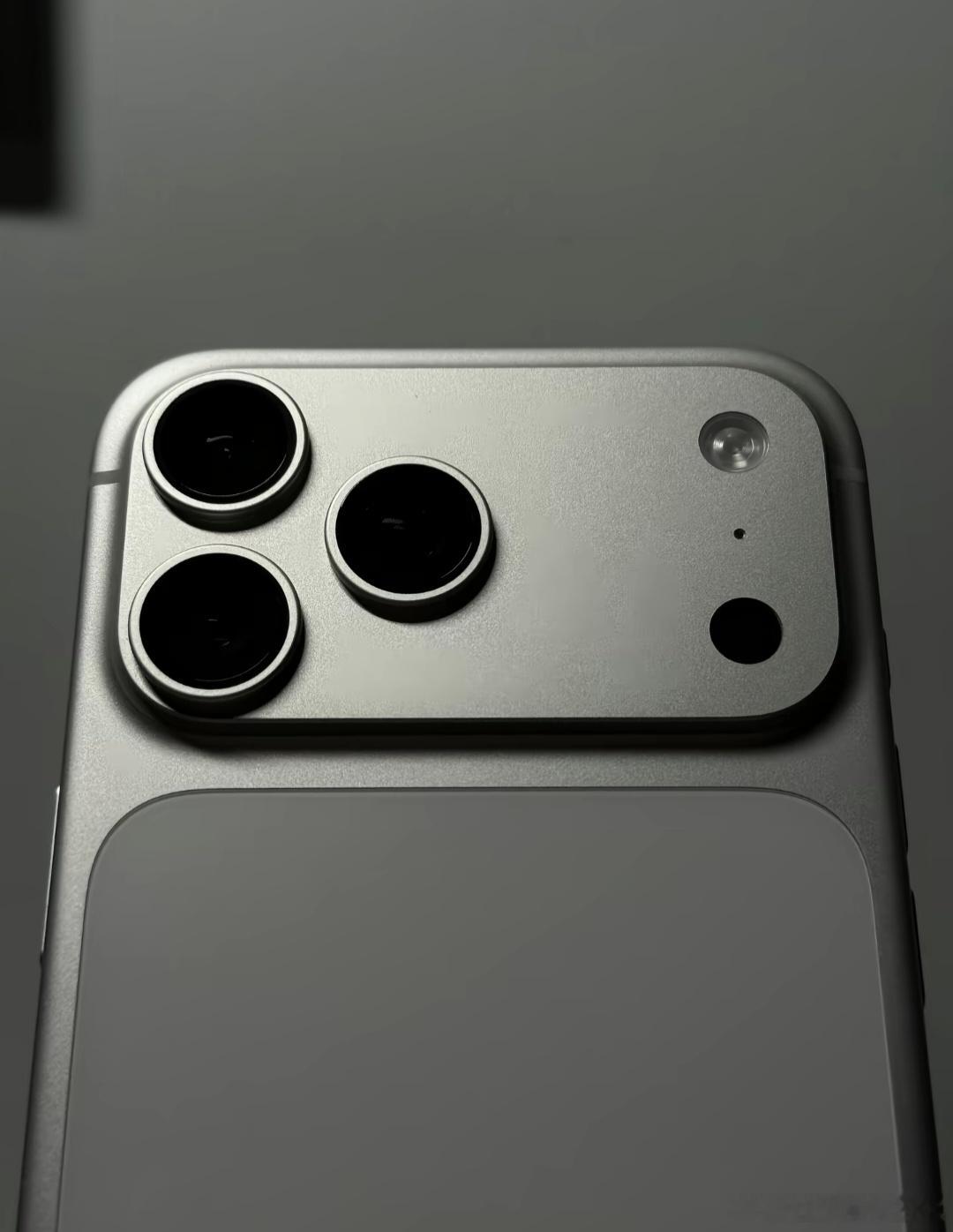 iPhone17真涨价后你还会入手吗果粉该买的还是会买的，每次嘴上都说不买苹果，