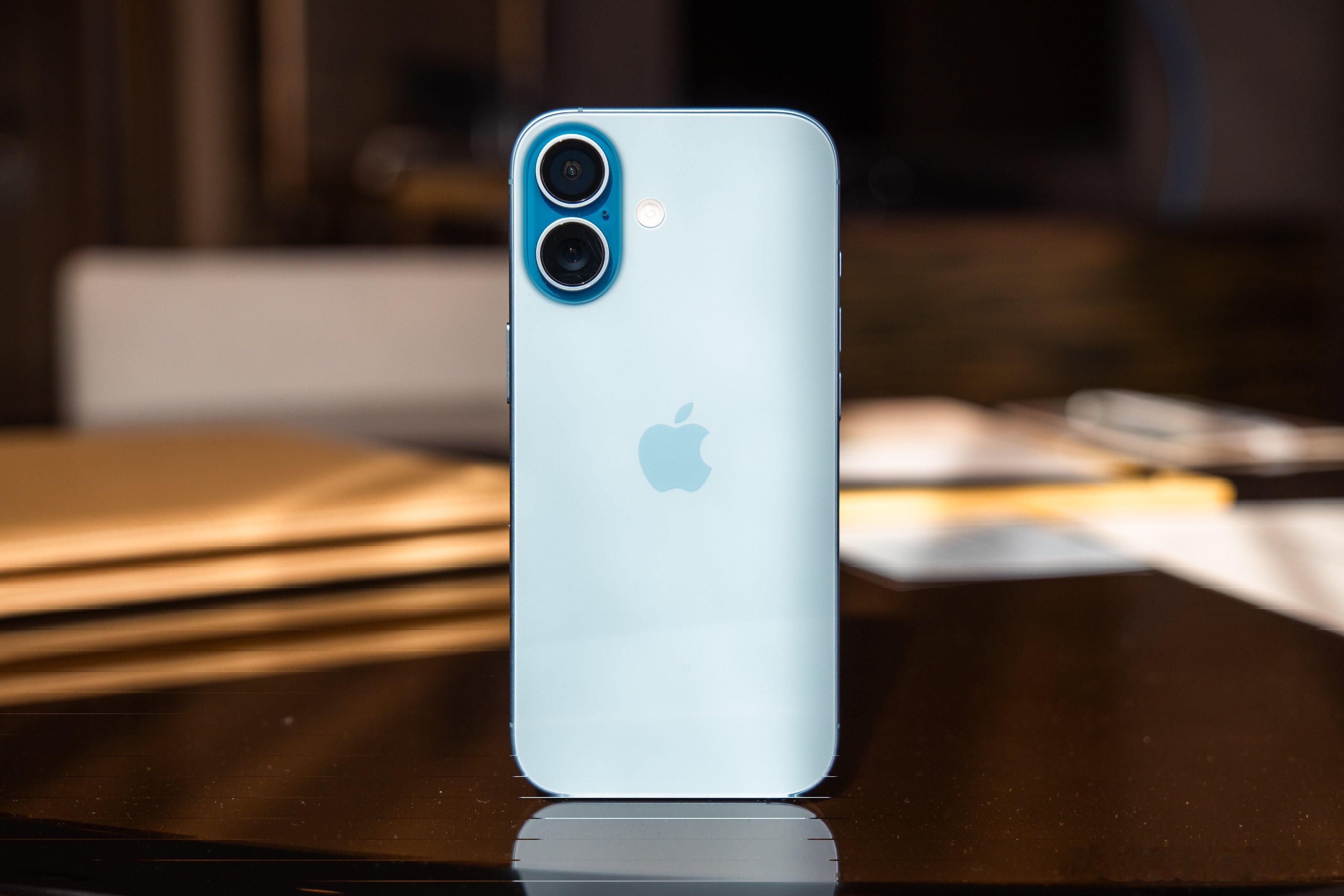 从目前大大小小的爆料来看，去年就买了iPhone17标准版的已经赢麻了…就算1