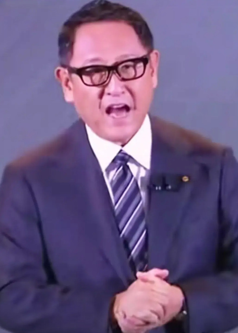 丰田CEO丰田章男近期在社交平台发声，称燃油车永不落幕，电动汽车未来没有发展空间