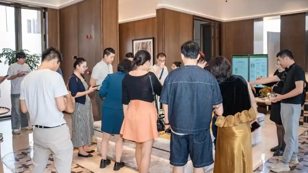 看到8月底那波楼市组合拳，我第一反应是有点懵。8月28号，好几个部门一起出政策