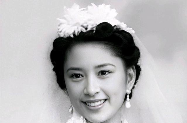 1966年，27岁的胡友松发现生理期没正常来，便问76岁的丈夫李宗仁怎么办。谁料