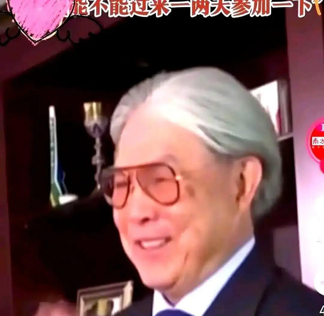 霍家寿宴上，爷爷当众对霍启刚发难：“你这么带孩子，太松了！”霍启刚没辩解，直