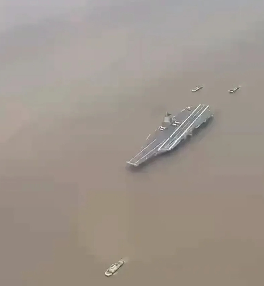 之前有人怀疑福建舰电磁弹射是不是遇到什么问题了，海试一直没有看到弹射起飞的视频。