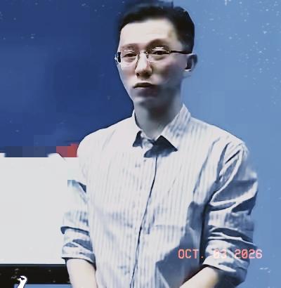 拥有亮眼学霸履历的夫妻，双双在高校任职，没想到接连爆出争议，让人唏嘘。妻子裴