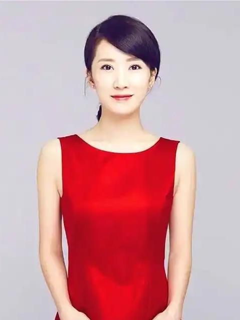 演员李念说：“拍《蜗居》第一个月，我每天收工回房间就大哭一场，没有理由地崩溃大哭