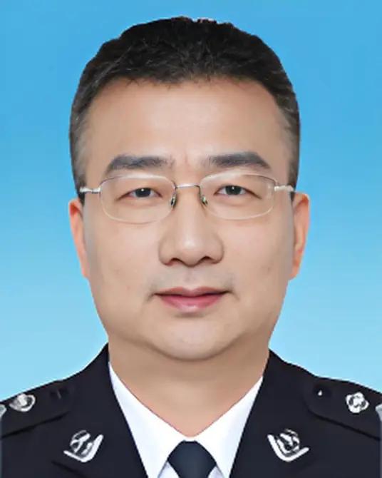 公安部新来个部长助理吕武钦，吕武钦，1967年9月生，今年58岁，大学学历。他曾