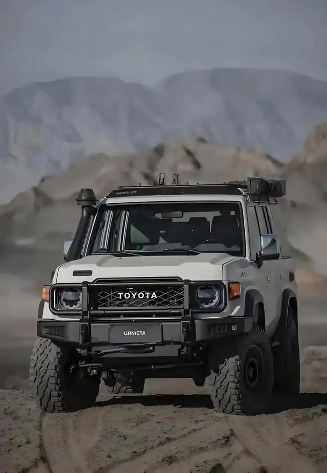 硬派越野王者段位，低调的选丰田LC76，硬核玩家的终极梦想;高调的选福特猛禽，