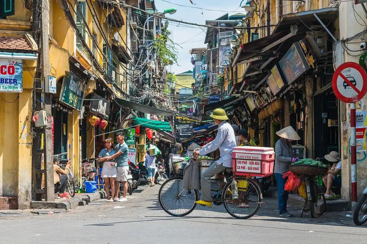明明越南人早就不使用汉字了，为什么说起话来还离不开汉字？这听起来很神奇，你看