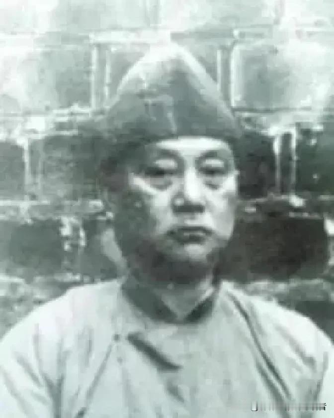 1950年西南全境，曾授陆军中将、担任十四兵团副司令官的周磐，在昆明城内潜藏数月