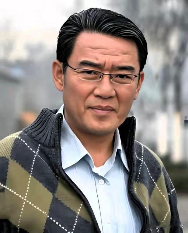 跨越海峡寻根认亲！李立群回乡见大哥家徒四壁，三笔安排尽显格局一湾海峡，隔断