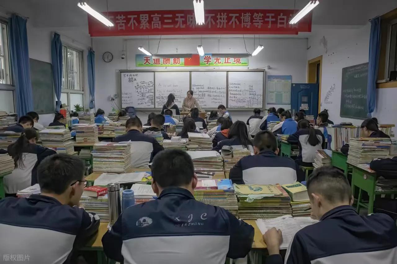民办教师这一点比公办教师好太多了！就是公办学校不敢在教师节这天给教师发福利，可