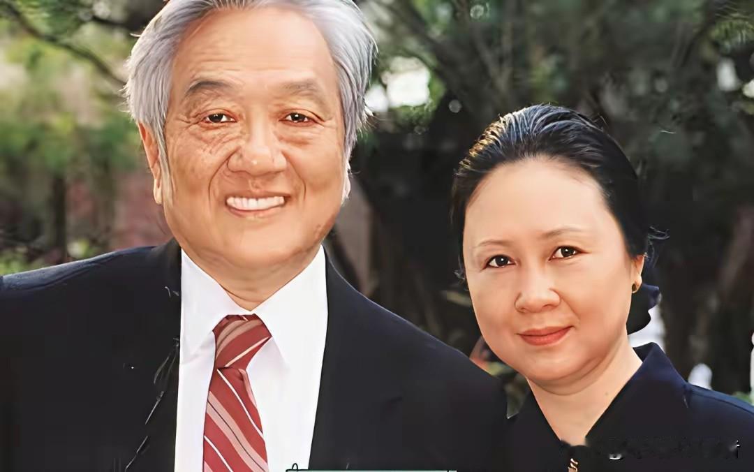 琼瑶和平鑫涛真是最现实的人，平鑫涛坐享齐人之福，前妻为他生儿育女，后妻为他挣钱养