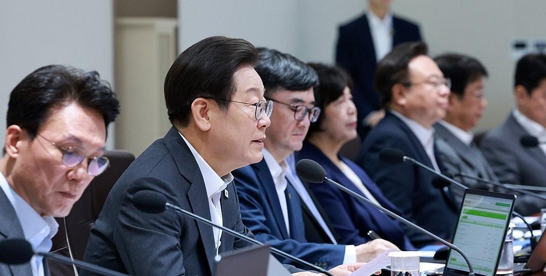韩国《戒严法》修正案通过，强化国会职权保障15日，韩国国务会议表决通过《戒严法